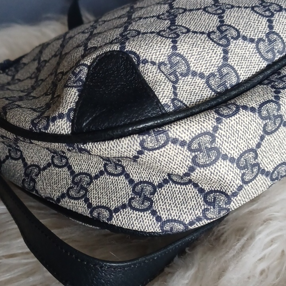 Vintage Gucci Signature Crossbody - Picture 5 of 16